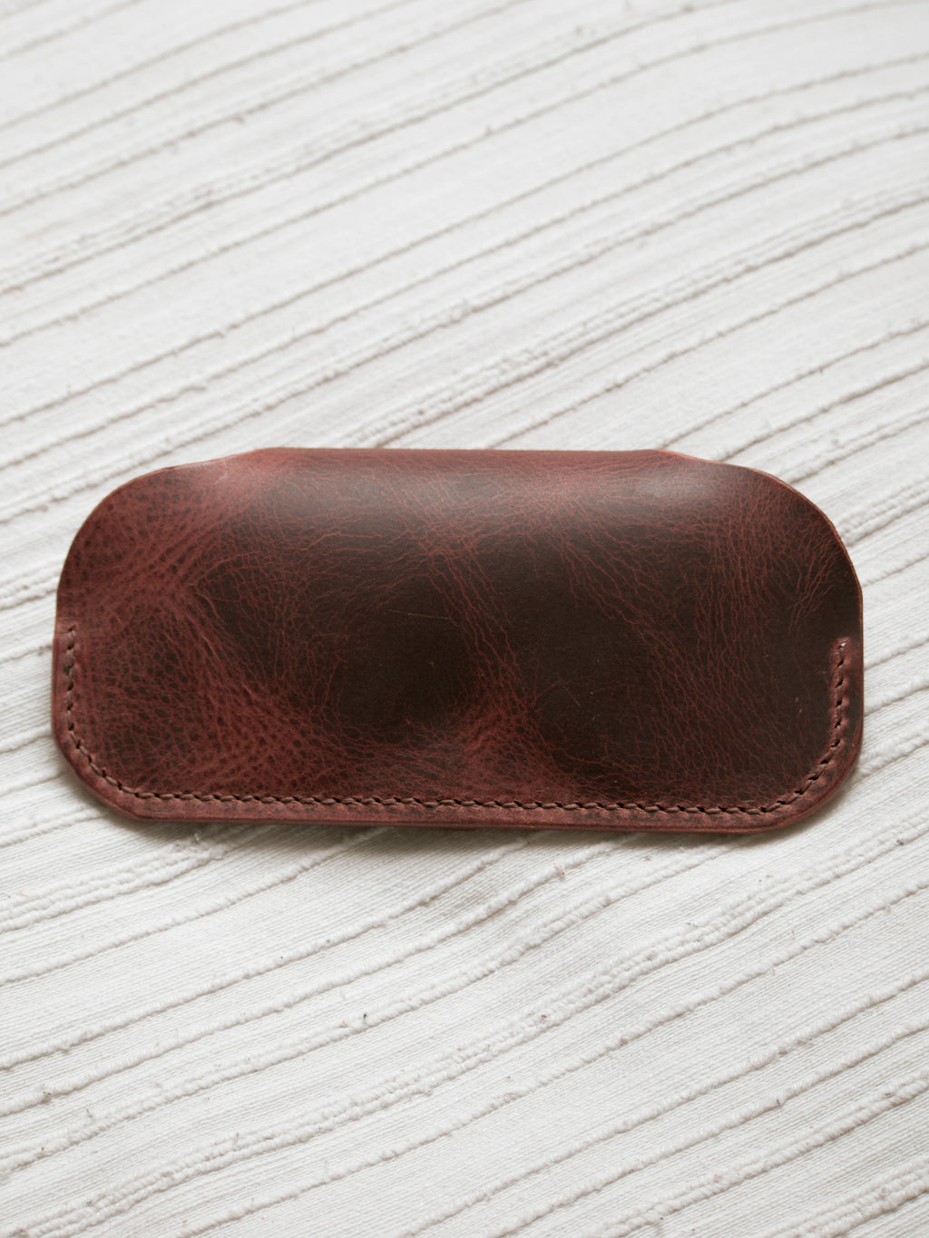 Étui à lunettes en cuir wax cognac qui se patine avec le temps