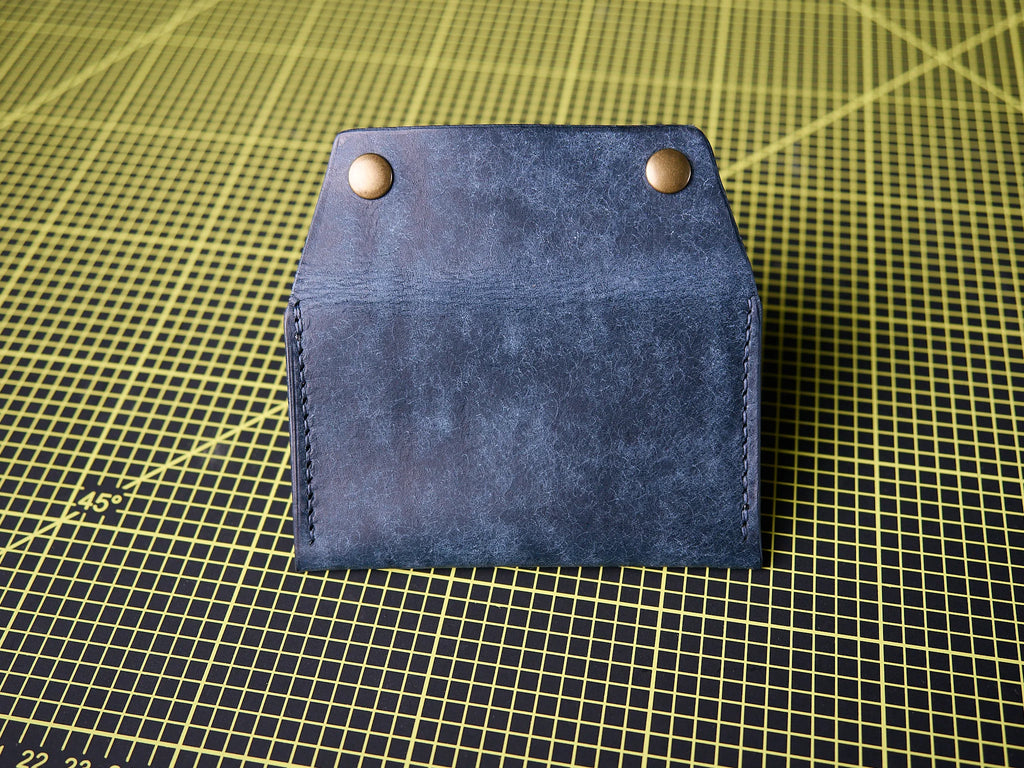 Porte-cartes bleu marine en cuir Pueblo, couture main au fil wax
