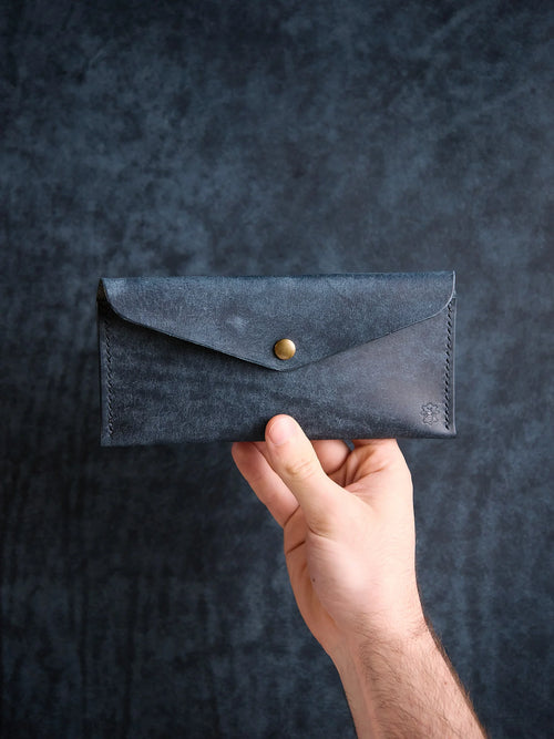 Enveloppe à billets en cuir Pueblo bleu marine, faite main par Atelier Casciano